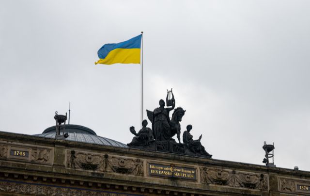 Relații diplomatice și arme pentru Ucraina